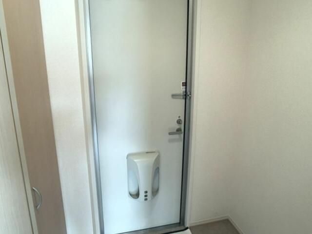 玄関　写真は別の部屋のものです。