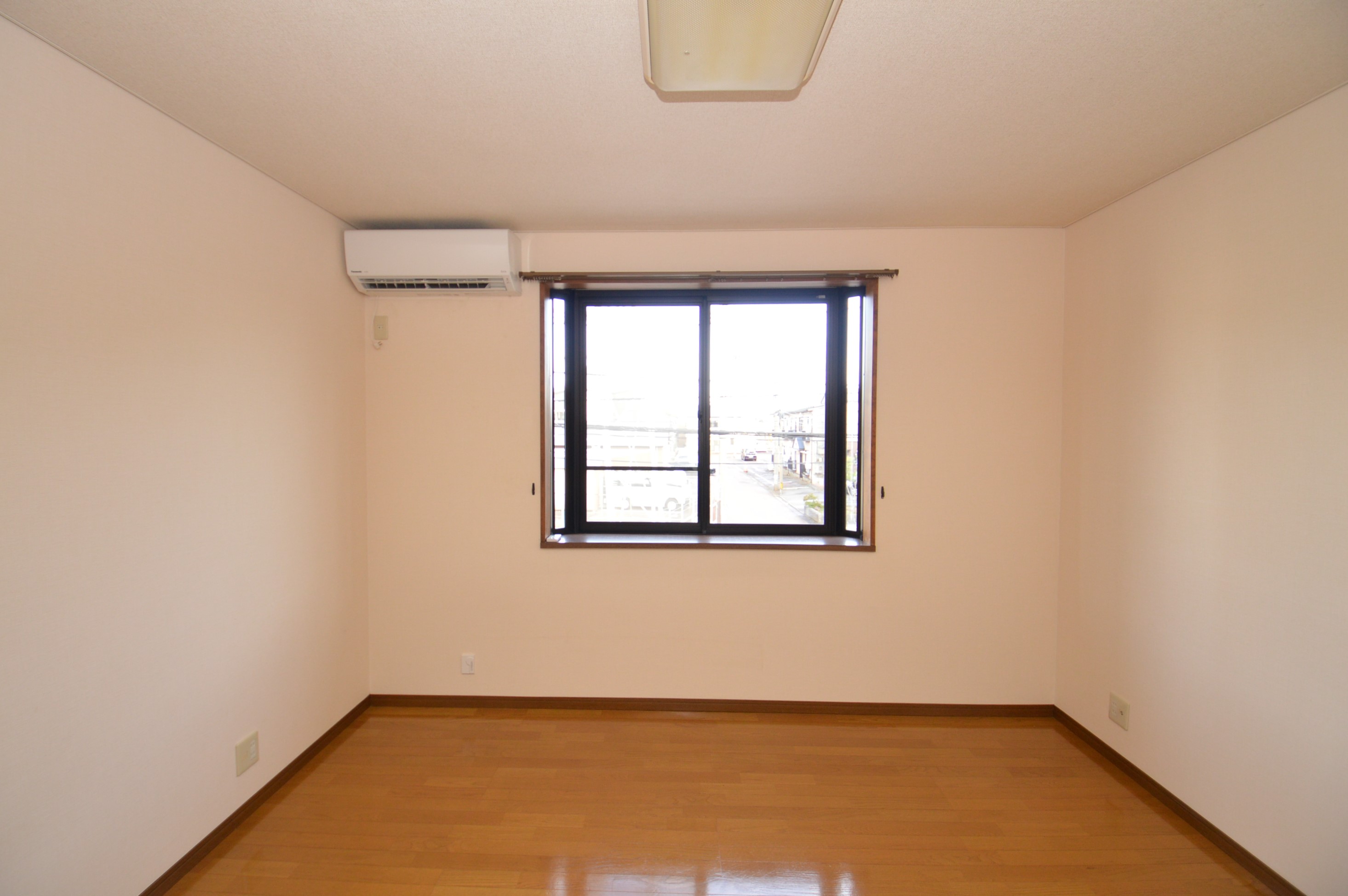 居室・リビング　（参考）他室の写真を使用しています。現況優先となります。