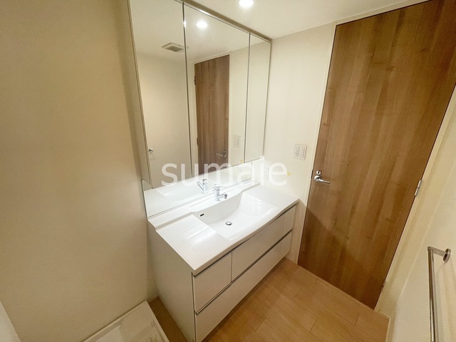 洗面設備　独立洗面台です。