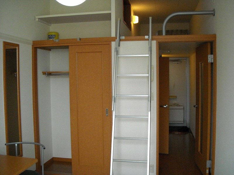 居室・リビング　家具家電付きのお部屋です。