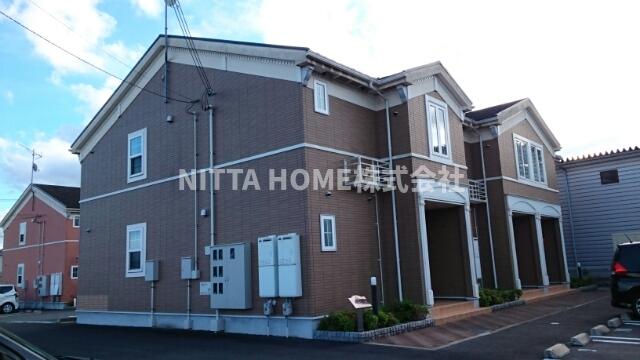 建物外観　室内収納もたっぷりで外部物置がついています★