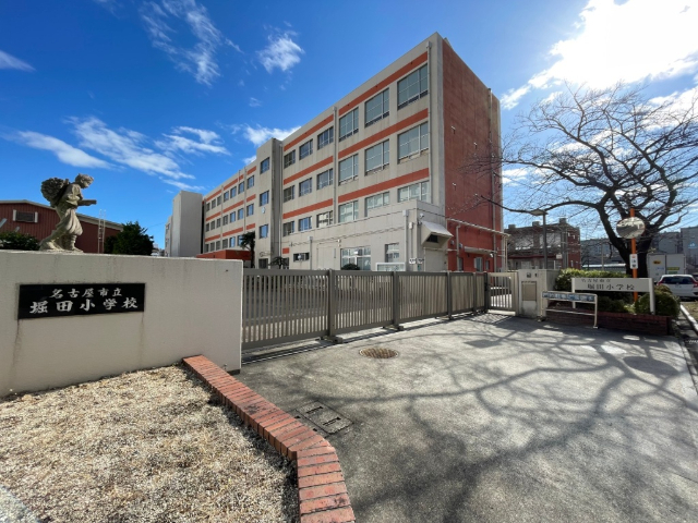 小学校　名古屋市立堀田小学校（小学校）まで478m