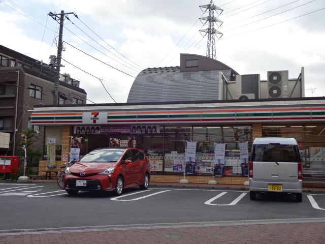 コンビニ　ファミリーマート（コンビニ）まで660m