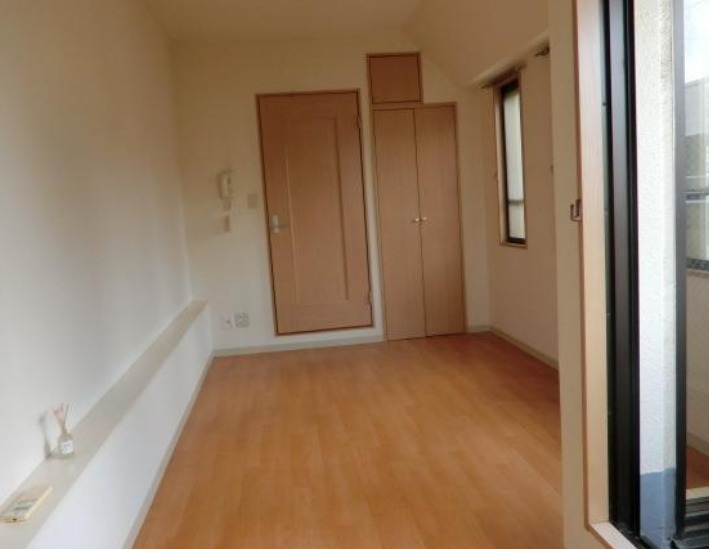 居室・リビング　別部屋の写真を使用しております。