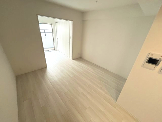 居室・リビング　写真は同じ間取りでの反転となっております。