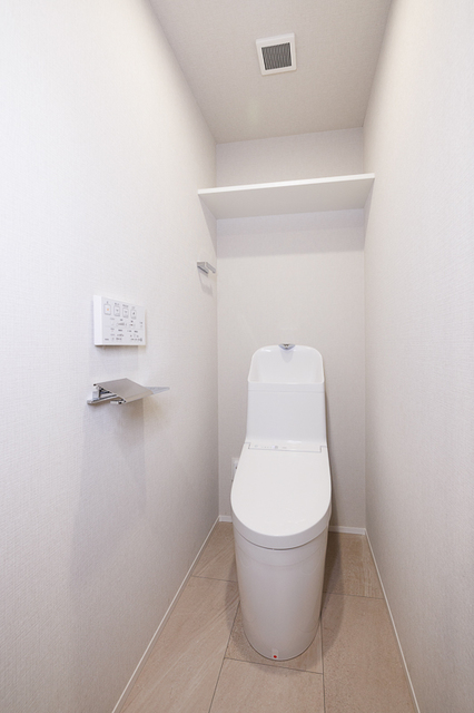 トイレ　※写真は同タイプ住戸です。