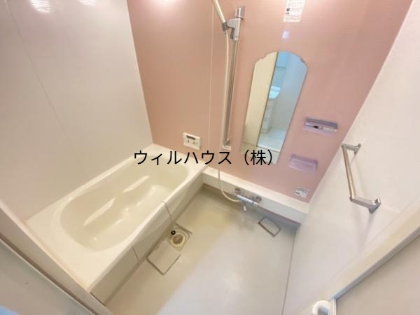 バス・シャワールーム　浴室乾燥機、追い焚き機能付バス！