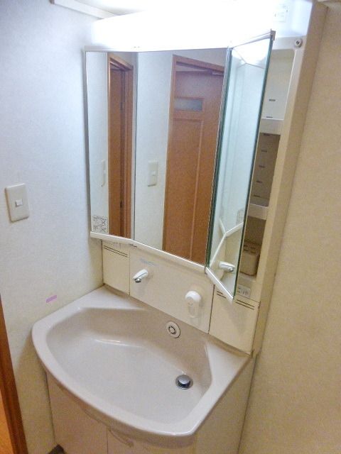 洗面設備　忙しい朝に便利な独立洗面台