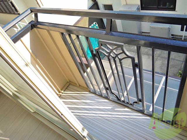 バルコニー　南向きで洗濯物もよく乾きます。日当りがいいのでお部屋も快適～