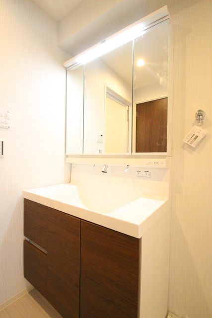 洗面設備　※同間取り別室の参考写真です