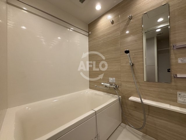 バス・シャワールーム　コンフォリア・リヴ本町WEST Q　風呂