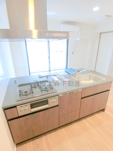 キッチン　3口ガスグリル付カウンターキッチン