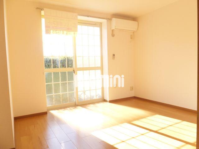 居室・リビング　エアコン１台付いてます