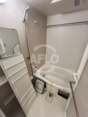 バス・シャワールーム　コンフォリア・リヴ博労町一丁目Q　浴室