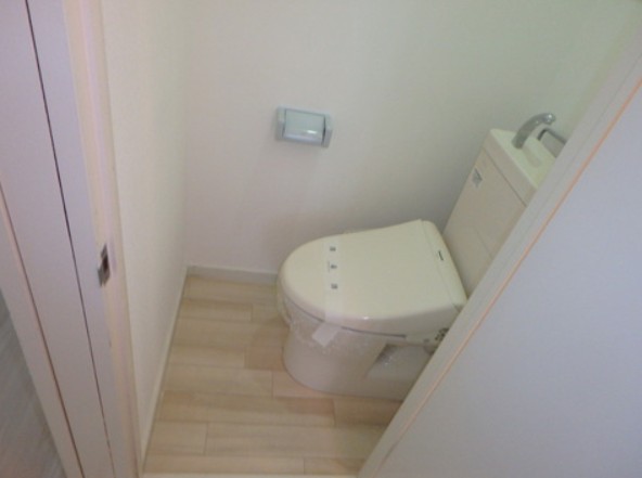 トイレ　※他のお部屋の写真になります