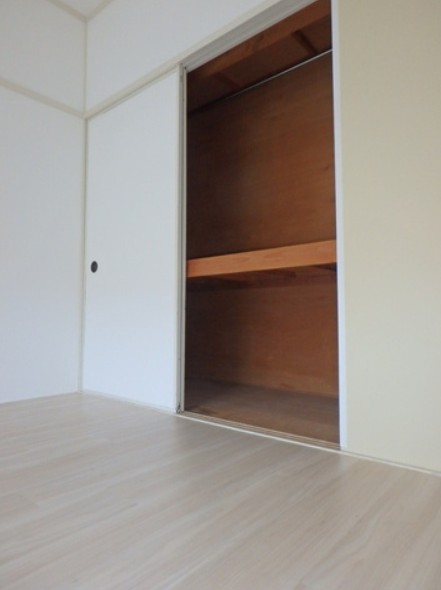 収納　※他のお部屋の写真になります