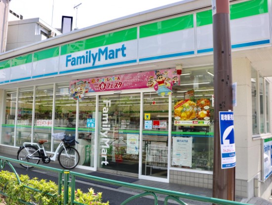 コンビニ　ファミリーマート高田三丁目店（コンビニ）まで175m