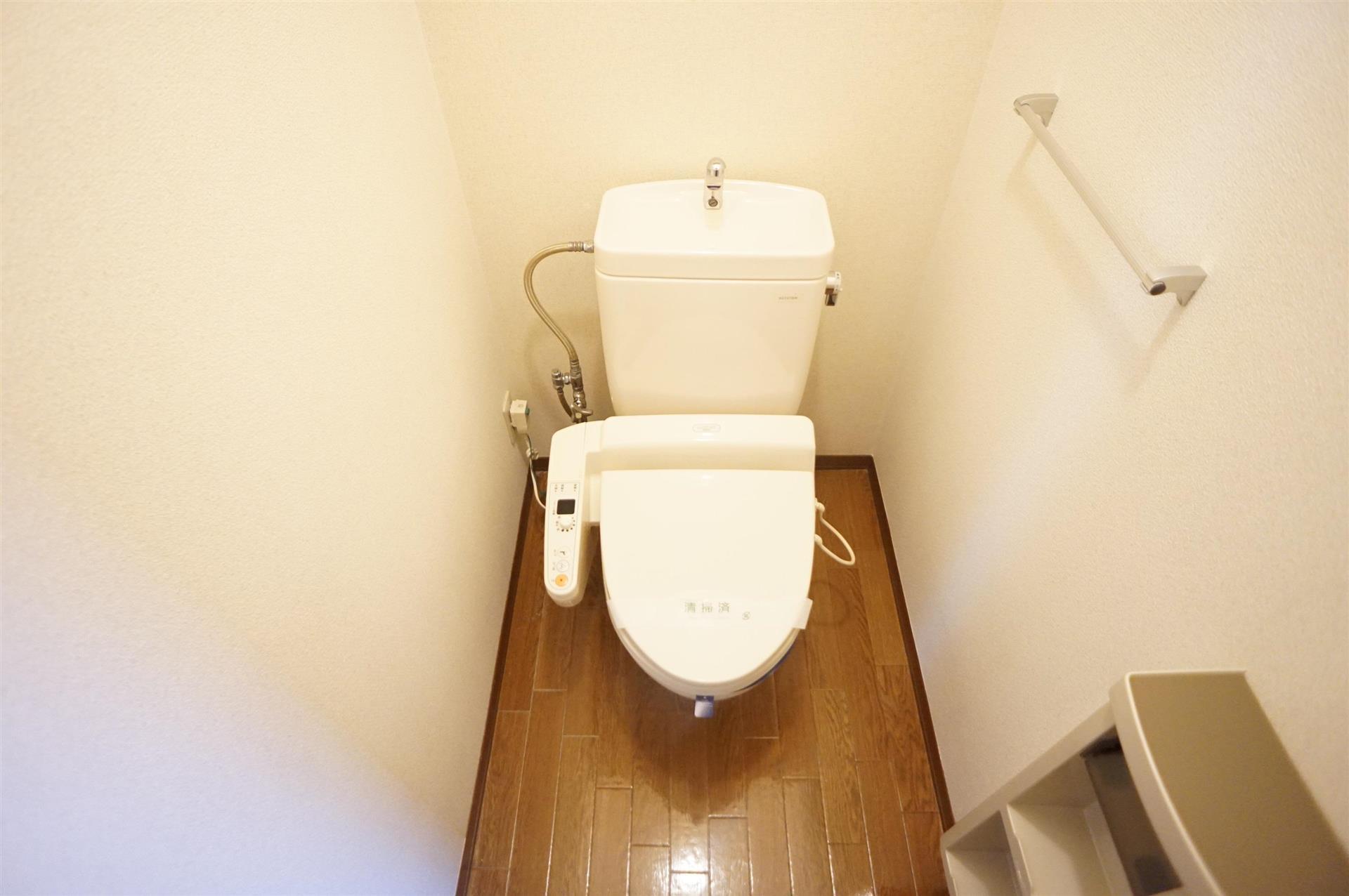 トイレ　温水洗浄暖房便座付トイレ