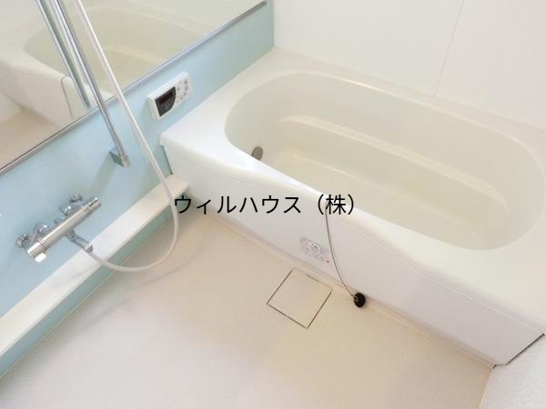 バス・シャワールーム　浴室乾燥機、追い焚き機能付きバス！