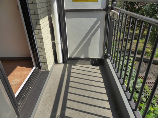 バルコニー　※写真は反転タイプの別室