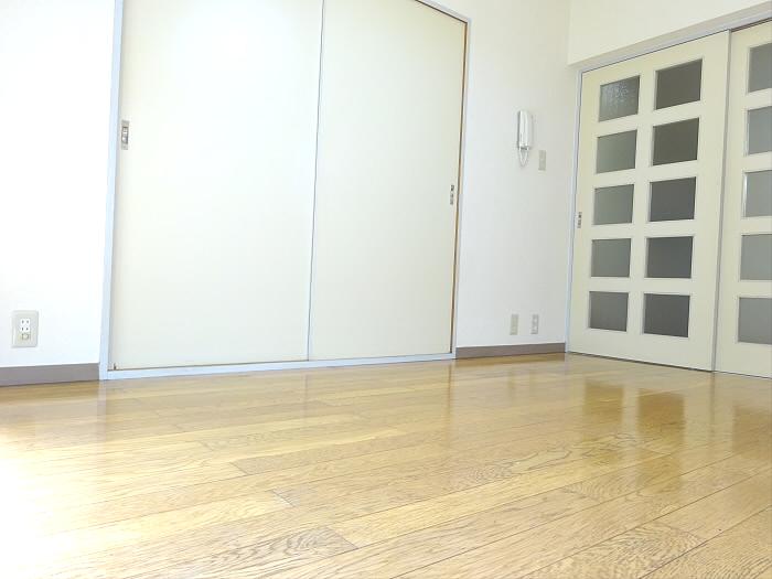 居室・リビング　※写真は反転タイプの別室