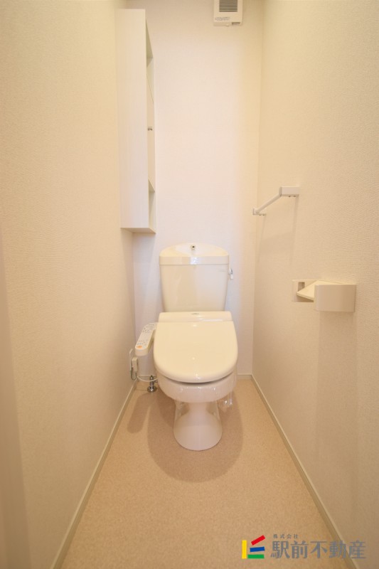 トイレ　棚付き♪