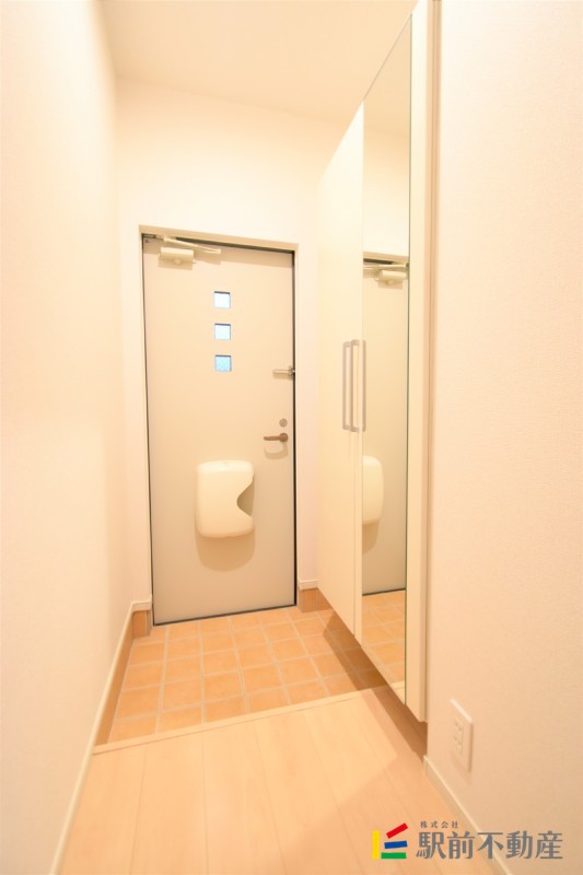 玄関　ミラー付いてます♪