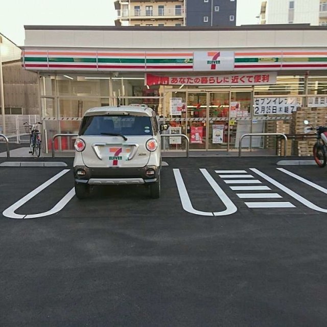 コンビニ　セブン－イレブン　岡山鹿田町２丁目店（コンビニ）まで73m