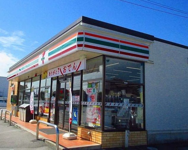 コンビニ　セブンイレブン（コンビニ）まで300m