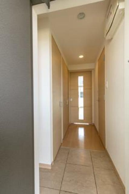 玄関　※写真は同タイプ住戸です。