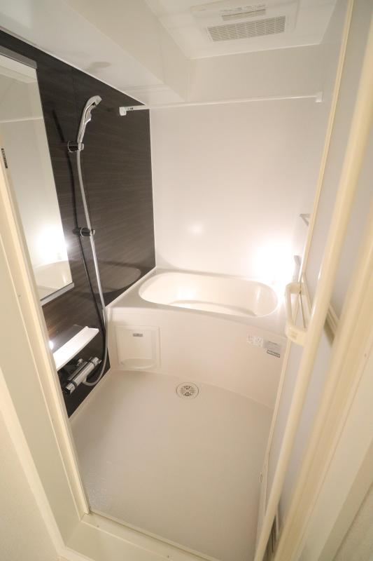 バス・シャワールーム　1　追い焚き、浴室乾燥付きバス