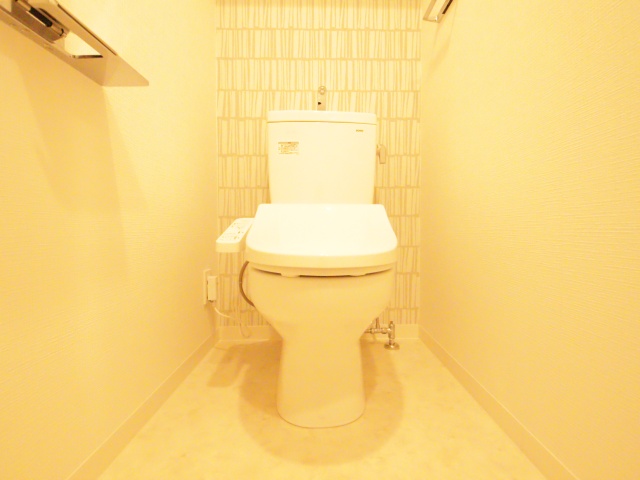 トイレ　※別室の参考写真の為、現況優先です。