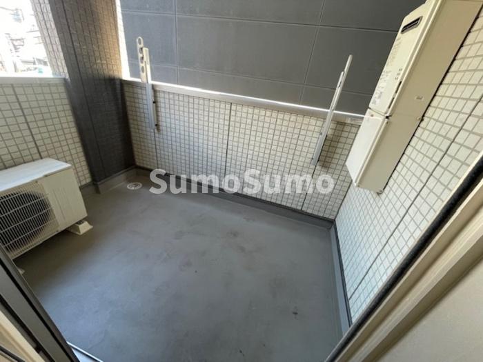 バルコニー　暖かな日差しのふりそそぐバルコニー