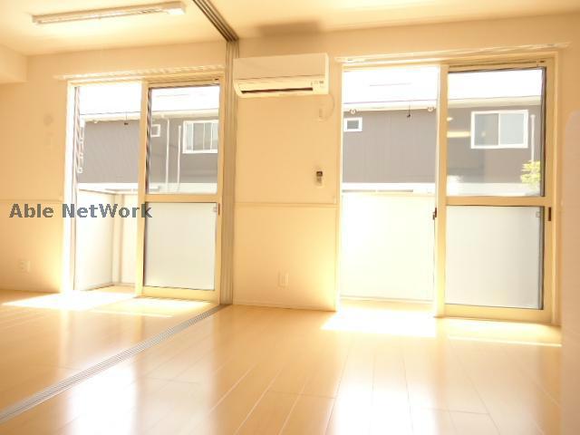 居室・リビング　※同物件別部屋の写真となります。