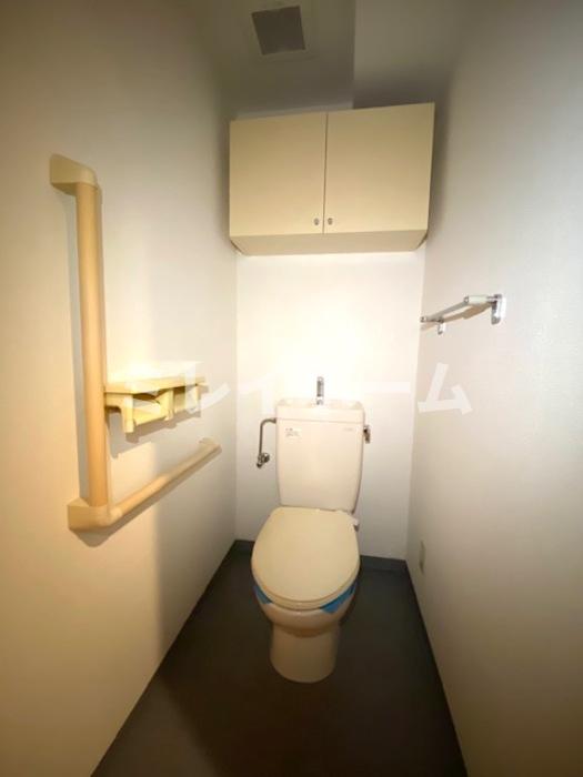 トイレ　同建物内、別のお部屋の参考写真になります。
