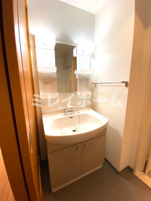 洗面設備　同建物内、別のお部屋の参考写真になります。