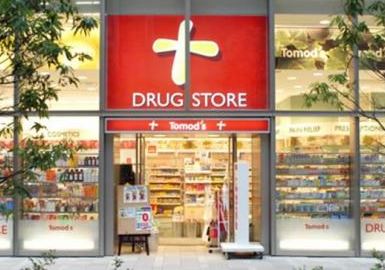 ドラックストア　トモズ六本木ヒルズ店（ドラッグストア）まで365m