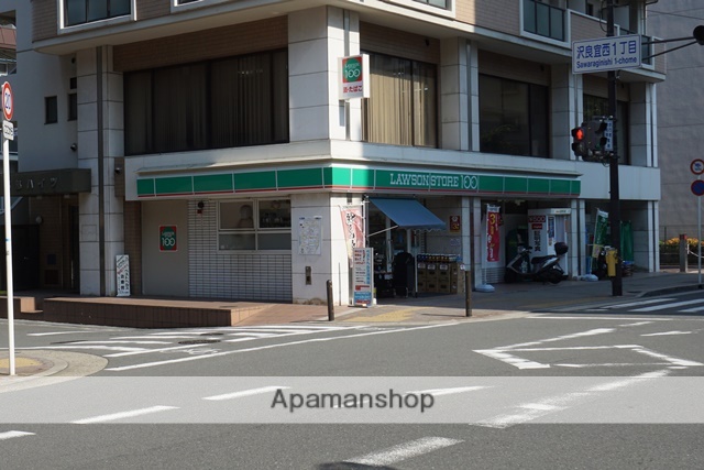 コンビニ　ローソンストア１００（コンビニ）まで550m