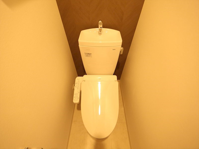 トイレ　温水洗浄暖房便座付トイレ