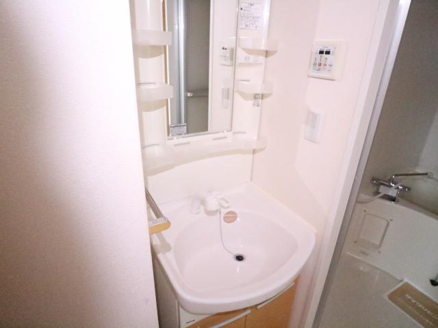 洗面設備　使いやすい洗面所です