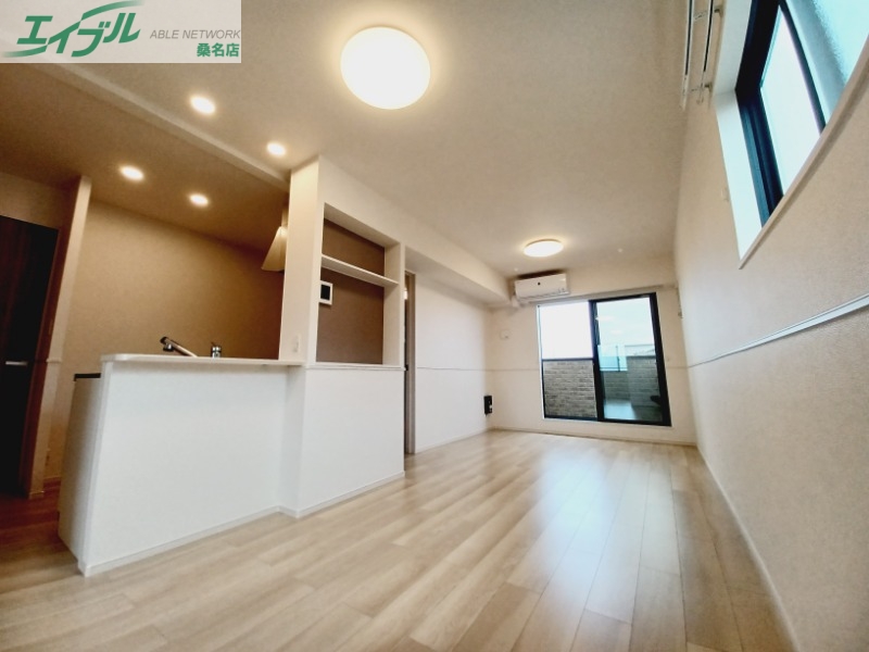 居室・リビング　同型参考写真です