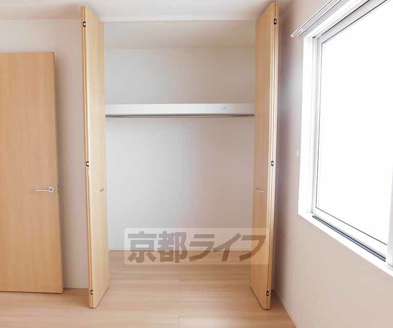 収納　５．３帖の洋室です。