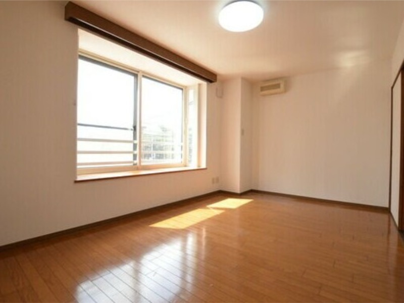 居室・リビング　内装中につき反転タイプの画像です。