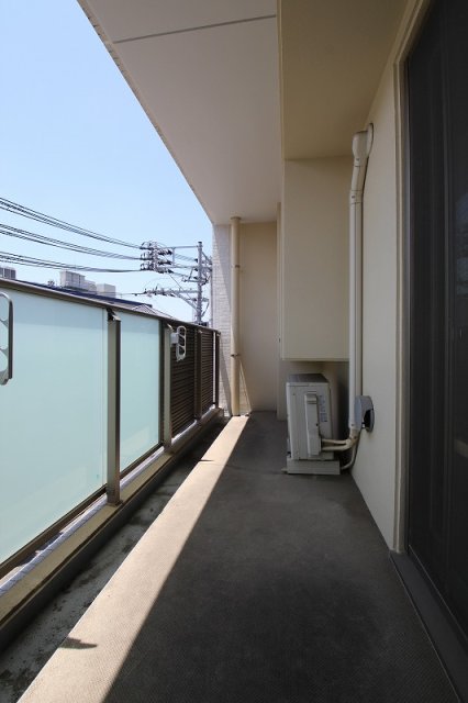 バルコニー　同物件別号室の写真です。