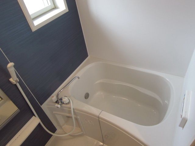 バス・シャワールーム　★窓があり、明るいお風呂です。★
