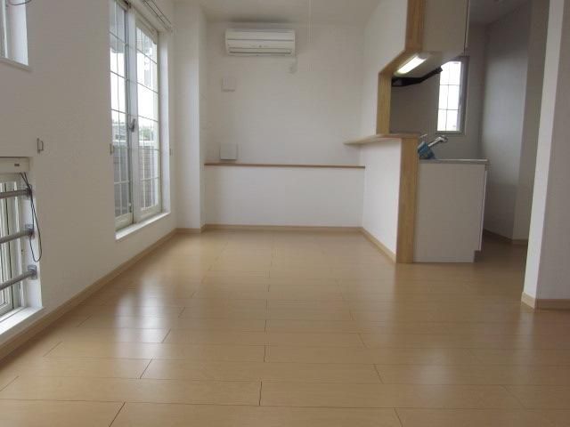 居室・リビング　★フローリングのLDKです。★