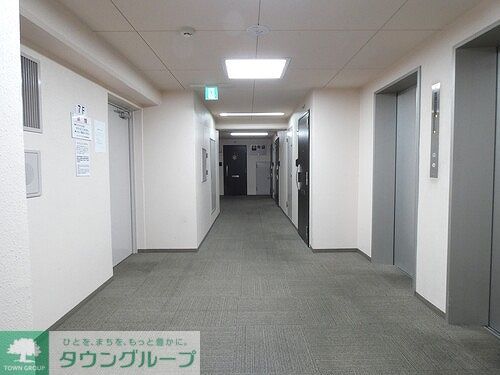 その他　階の共有廊下とエレベーターホール　※2026年03月撮影