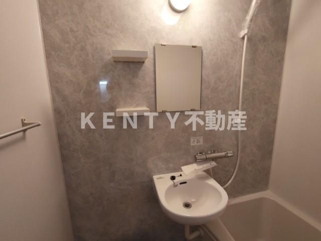 洗面設備　スペースが確保できる洗面所です