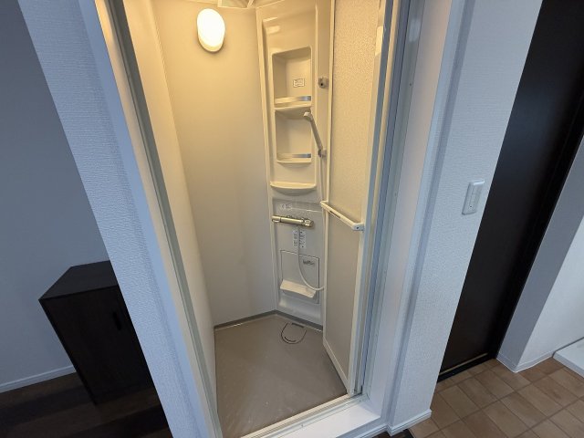 バス・シャワールーム　コンパクトで使いやすいお風呂です