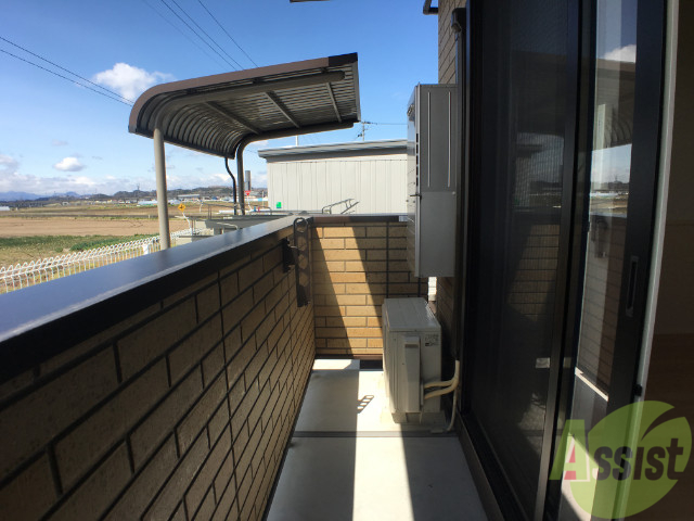 バルコニー　こちらはバルコニーです。洗濯物が干せるスペースがあります。